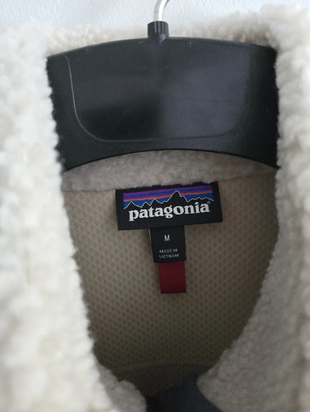 Patagonia Women's Classic Retro-X® Fleece Vest (M) - Picture 3 of 6